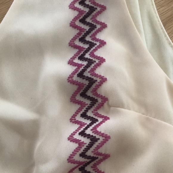 Cream romper with pockets - Picture 3 of 3